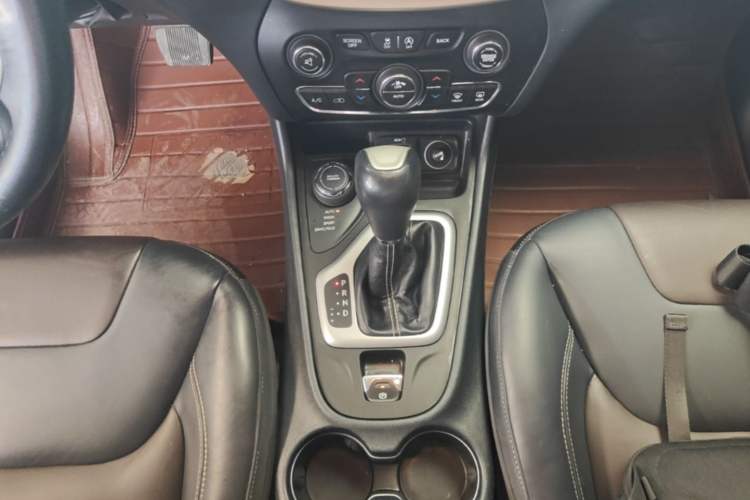 Used Jeep Cherokee 2016 2.4L Professional Edition Gear Lever