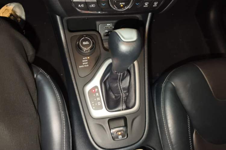 Used Jeep Cherokee 2016 2.4L Superior Edition Gear Lever