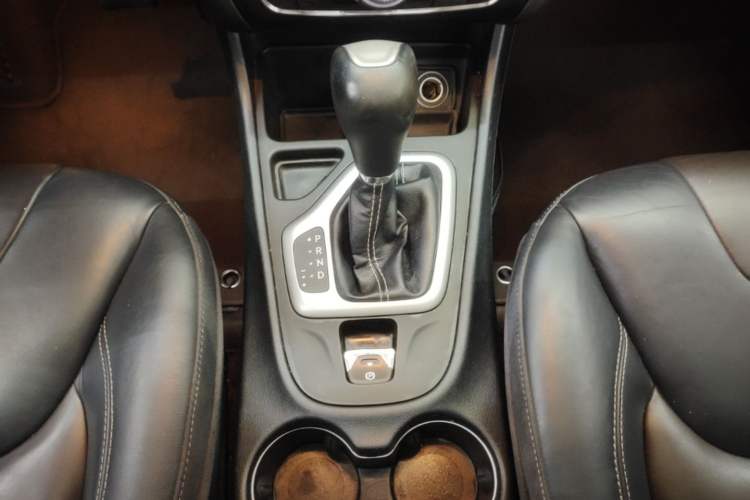 Used Jeep Cherokee 2016 2.4L Leading Edition Gear Lever