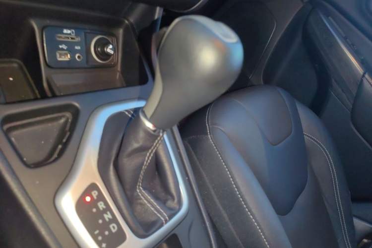 Used Jeep Cherokee 2016 2.4L Leading Edition Gear Lever