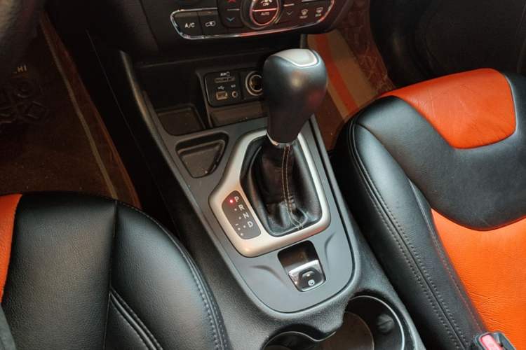Used Jeep Cherokee 2016 2.0L Leading Edition Gear Lever