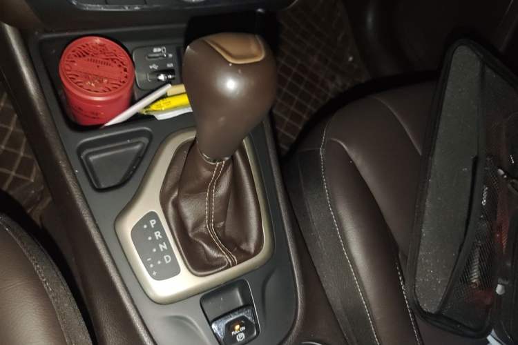 Used Jeep Cherokee 2016 2.0L Superior Edition Gear Lever