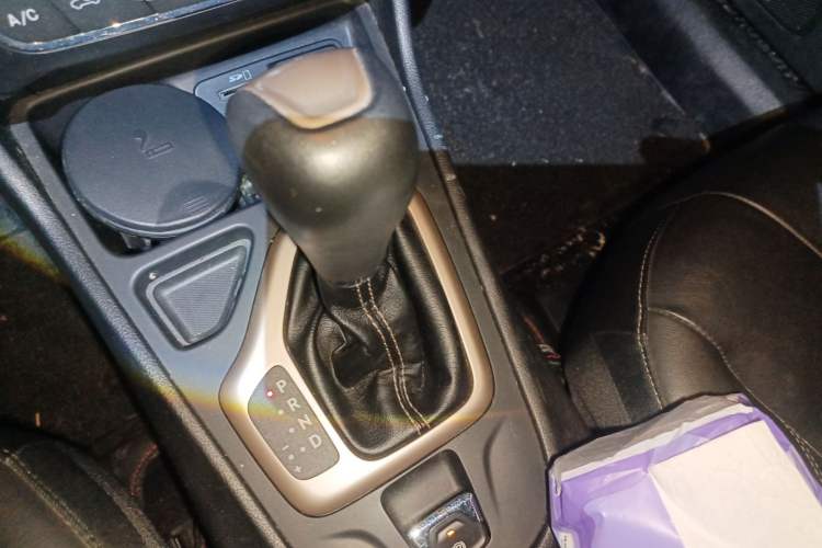 Used Jeep Cherokee 2016 2.0L Superior Edition Gear Lever