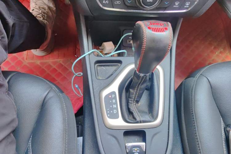 Used Jeep Cherokee 2016 2.4L Leading Edition Gear Lever