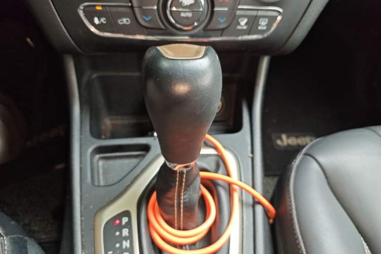 Used Jeep Cherokee 2016 2.0L Superior Edition Gear Lever