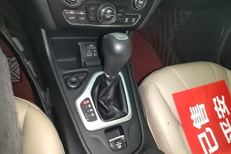 Used Jeep Cherokee 2016 2.0L Superior Edition Gear Lever