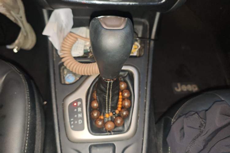 Used Jeep Cherokee 2016 2.4L Leading Edition Gear Lever