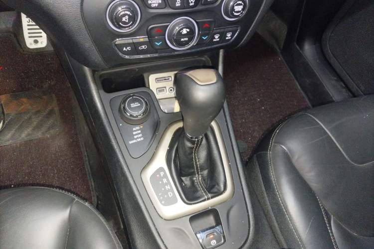 Used Jeep Cherokee 2016 2.4L Superior Edition Gear Lever