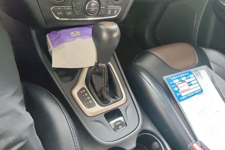 Used Jeep Cherokee 2016 2.0L Leading Edition Gear Lever