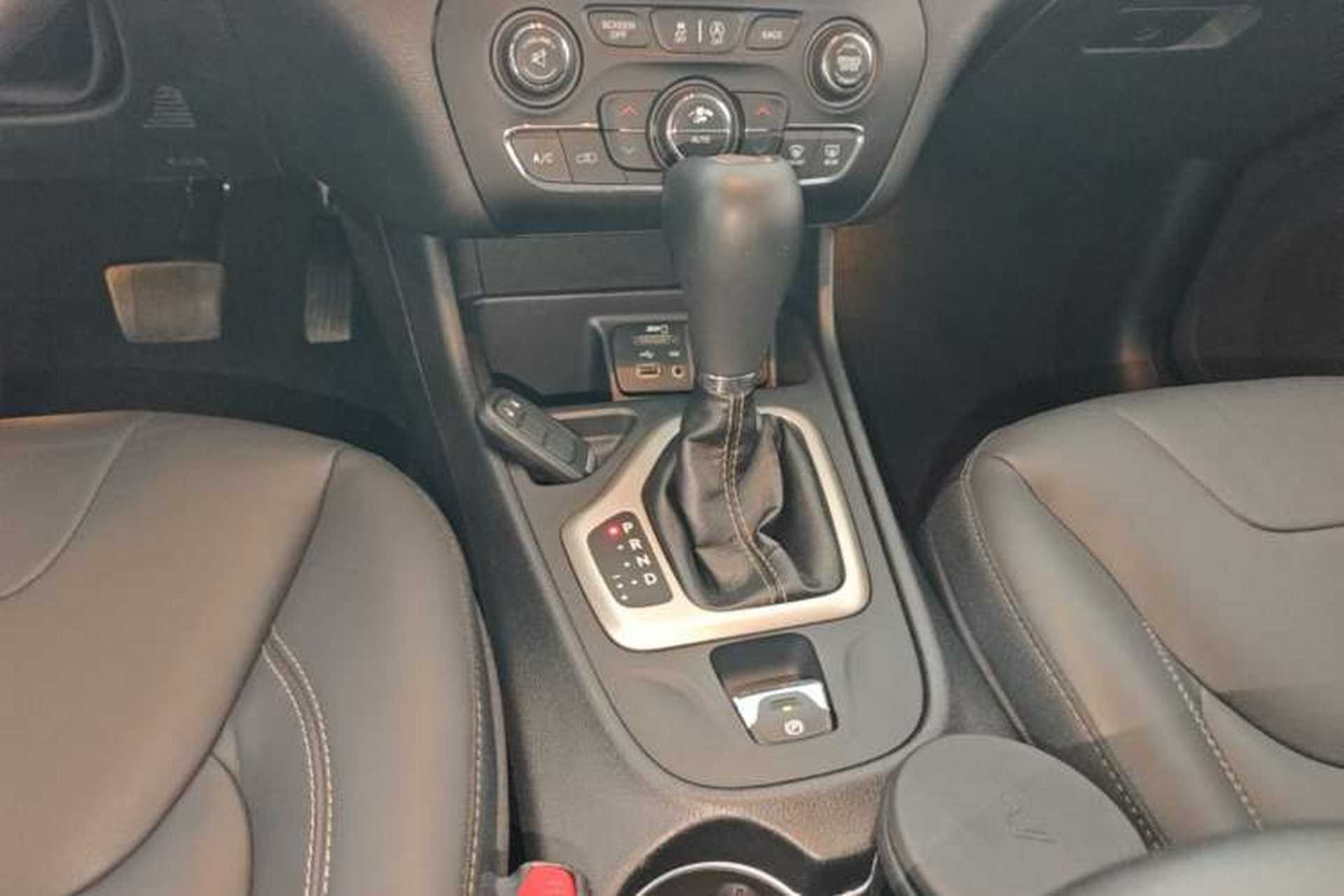 Used Jeep Cherokee 2016 2.4L Leading Edition Gear Lever
