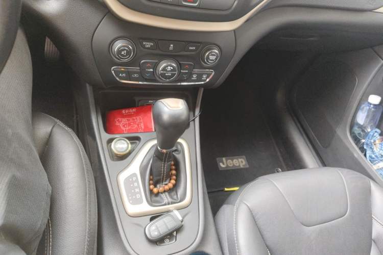 Used Jeep Cherokee 2016 2.0L Superior Edition Gear Lever