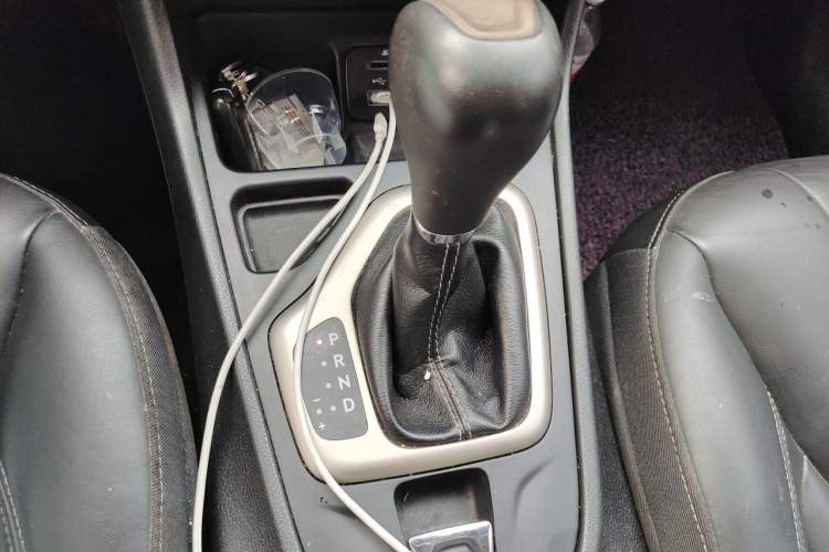 Used Jeep Cherokee 2016 2.4L Leading Edition Gear Lever