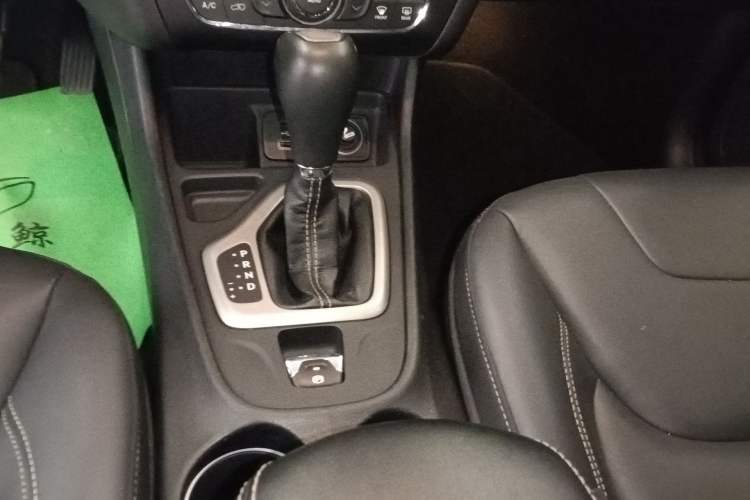 Used Jeep Cherokee 2016 2.0L Superior Edition Gear Lever