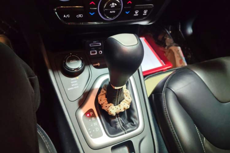 Used Jeep Cherokee 2016 2.4L Superior Edition Gear Lever