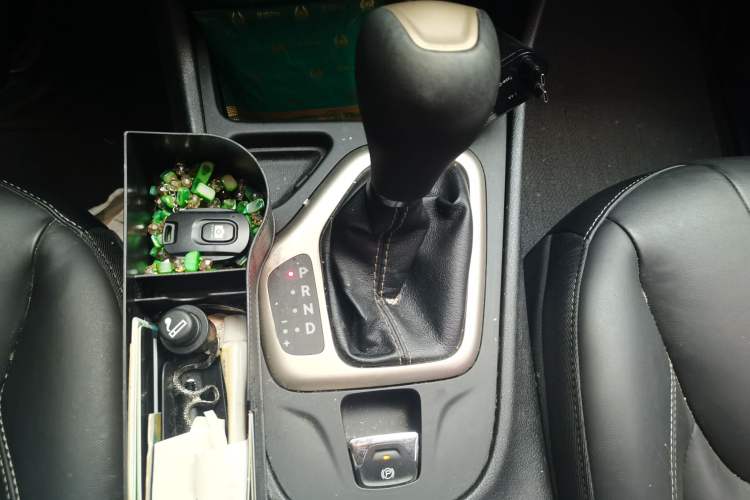 Used Jeep Cherokee 2016 2.4L Leading Smart Version Gear Lever
