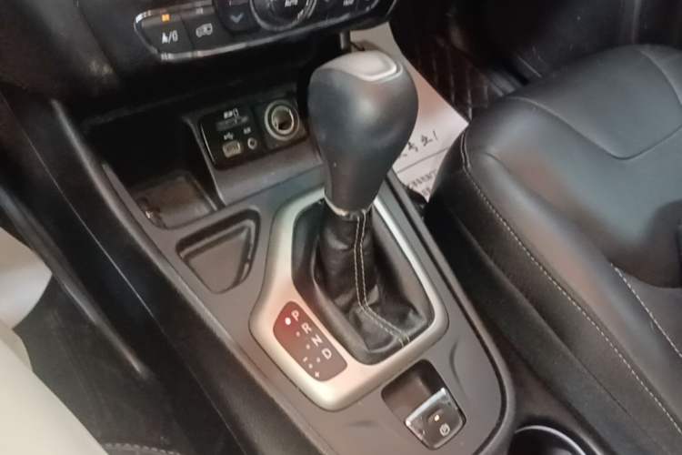 Used Jeep Cherokee 2016 2.0L Superior Edition Gear Lever