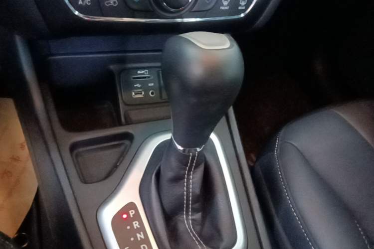 Used Jeep Cherokee 2016 2.4L Leading Edition Gear Lever