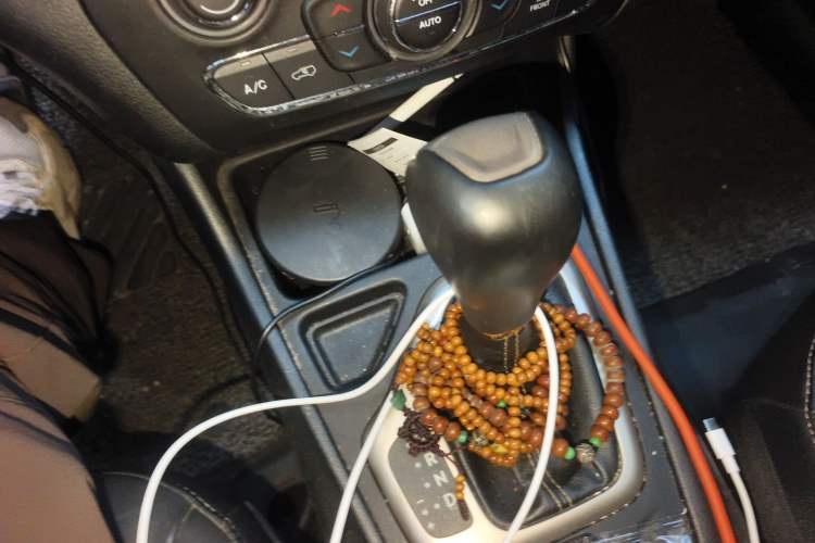 Used Jeep Cherokee 2016 2.0L Superior Edition Gear Lever