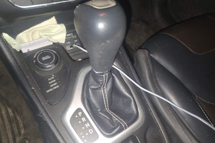 Used Jeep Cherokee 2016 2.4L Professional Edition Gear Lever
