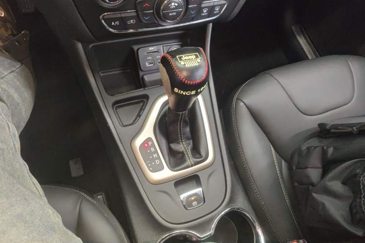 Used Jeep Cherokee 2016 2.4L Leading Edition Gear Lever