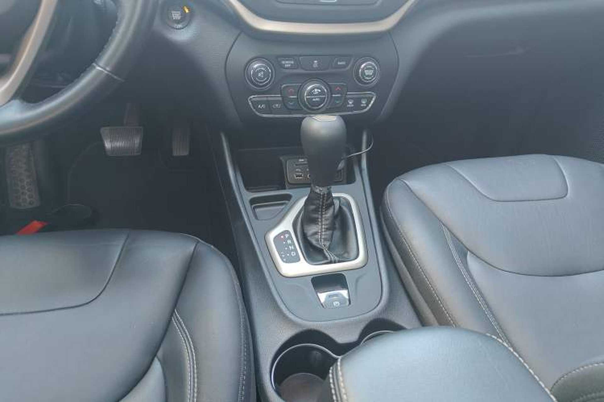 Used Jeep Cherokee 2016 2.0L Superior Edition Gear Lever