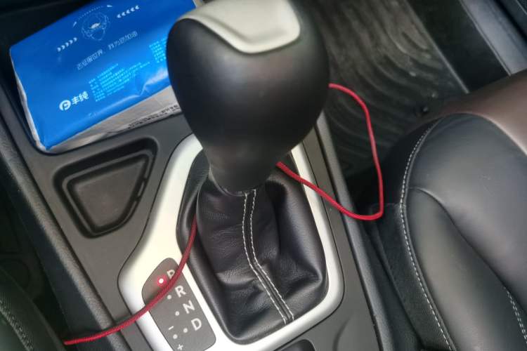 Used Jeep Cherokee 2016 2.4L Leading Edition Gear Lever