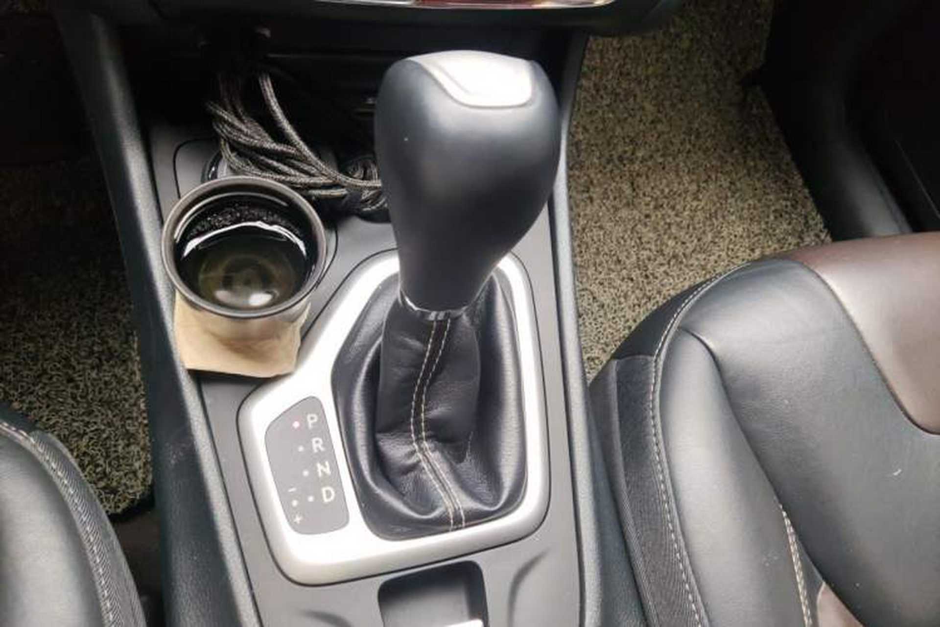 Used Jeep Cherokee 2016 2.4L Professional Smart Version Gear Lever