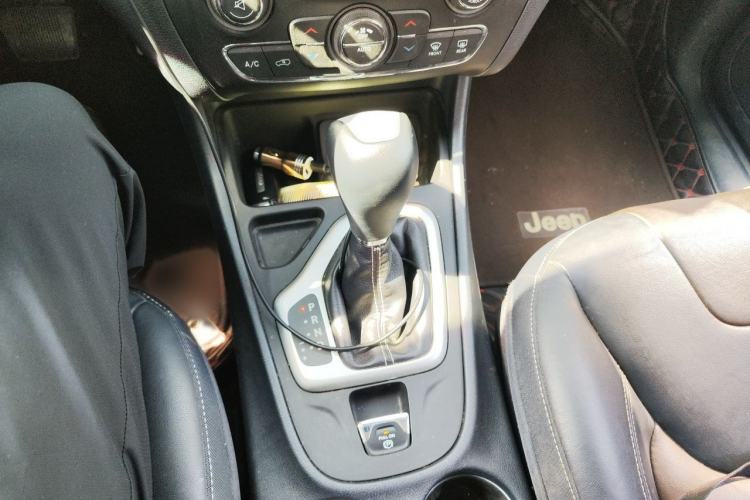 Used Jeep Cherokee 2016 2.4L Leading Edition Gear Lever