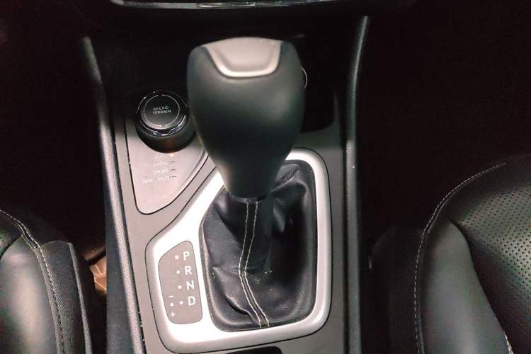 Used Jeep Cherokee 2016 2.4L All-in-One Edition Gear Lever