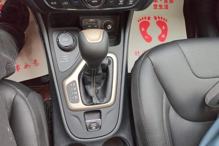 Used Jeep Cherokee 2016 2.4L Professional Edition Gear Lever