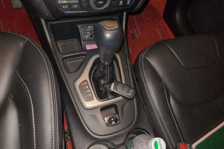 Used Jeep Cherokee 2016 2.0L Superior Edition Gear Lever