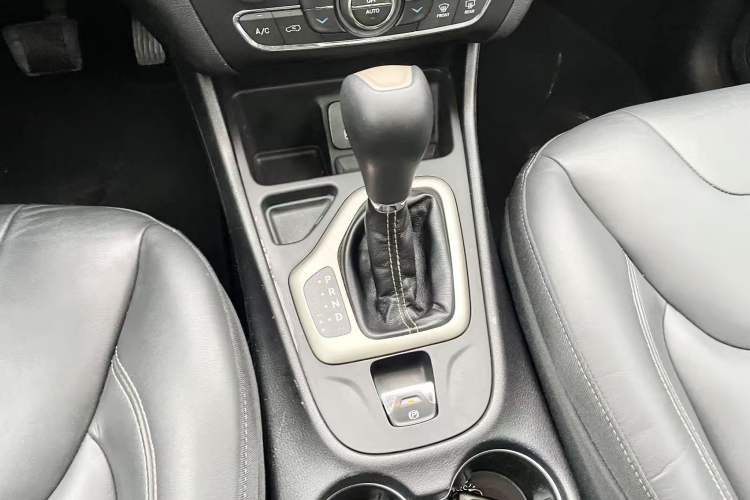 Used Jeep Cherokee 2016 2.0L Superior Edition Gear Lever
