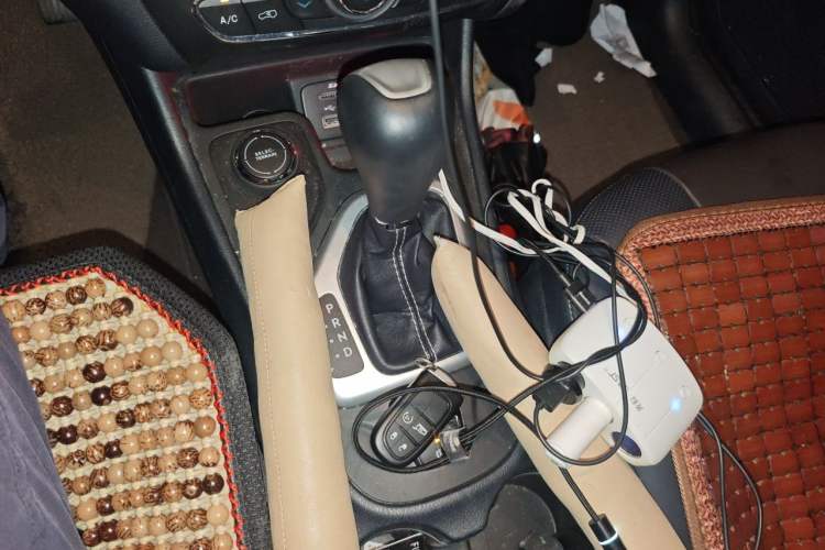 Used Jeep Cherokee 2016 2.4L All-in-One Edition Gear Lever