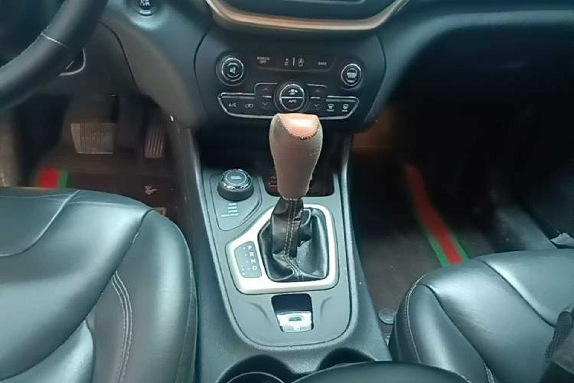 Used Jeep Cherokee 2016 2.4L Professional Smart Version Gear Lever