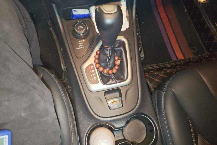 Used Jeep Cherokee 2016 2.4L Professional Edition Gear Lever