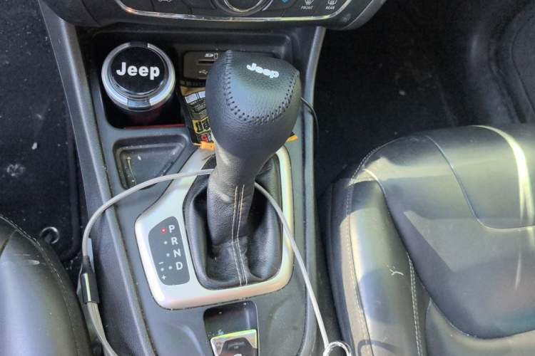 Used Jeep Cherokee 2016 2.0L Superior Edition Gear Lever