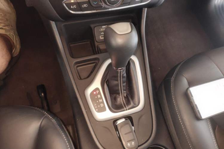 Used Jeep Cherokee 2016 2.4L Leading Edition Gear Lever