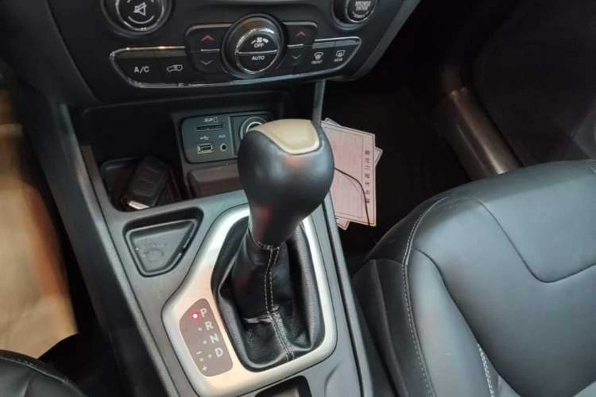 Used Jeep Cherokee 2016 2.0L Superior Edition Gear Lever
