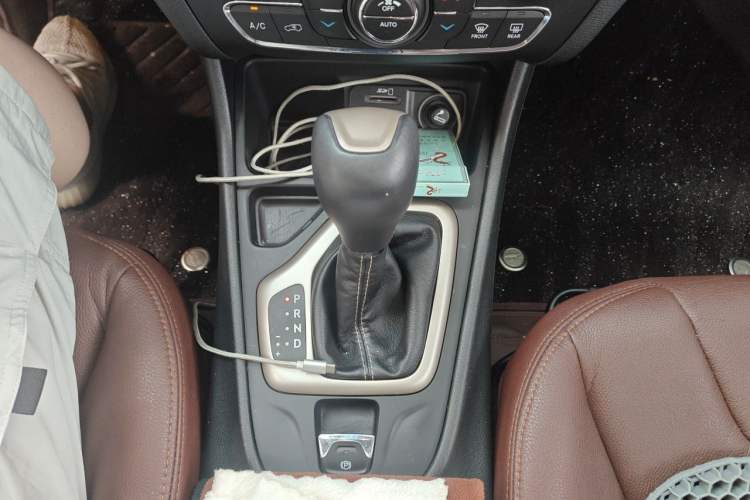 Used Jeep Cherokee 2016 2.0L Smart Version Gear Lever