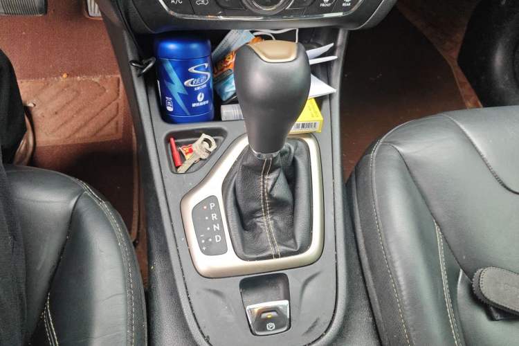 Used Jeep Cherokee 2016 2.0L Superior Edition Gear Lever