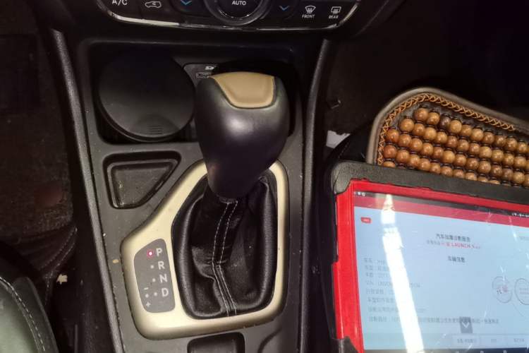 Used Jeep Cherokee 2016 2.4L Leading Edition Gear Lever