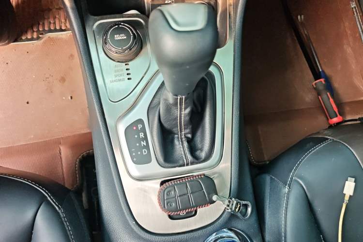 Used Jeep Cherokee 2016 2.4L Professional Edition Gear Lever