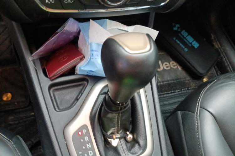 Used Jeep Cherokee 2016 2.4L Leading Smart Version Gear Lever
