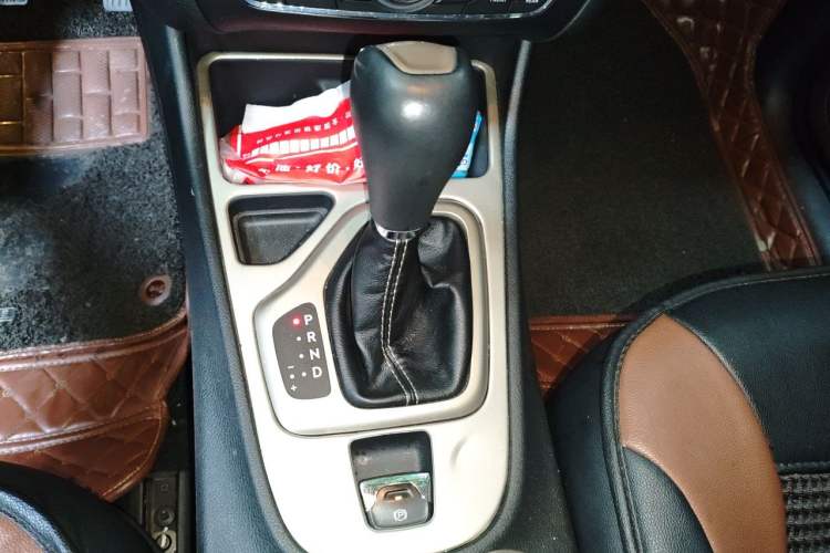 Used Jeep Cherokee 2016 2.4L Leading Edition Gear Lever