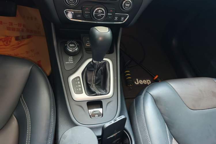 Used Jeep Cherokee 2016 2.4L Professional Edition Gear Lever