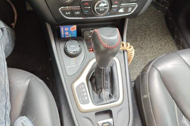 Used Jeep Cherokee 2016 2.4L Professional Smart Version Gear Lever