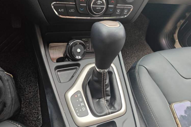 Used Jeep Cherokee 2016 2.0L Superior Edition Gear Lever