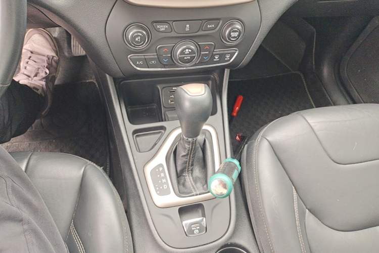 Used Jeep Cherokee 2016 2.0L Superior Edition Gear Lever