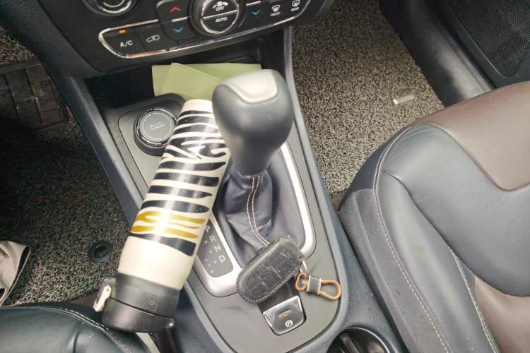 Used Jeep Cherokee 2016 2.4L Superior Edition Gear Lever