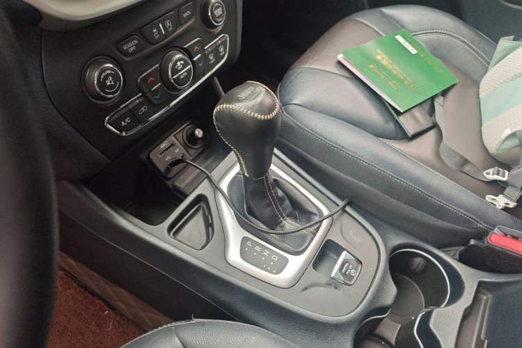Used Jeep Cherokee 2016 2.4L Leading Smart Version Gear Lever